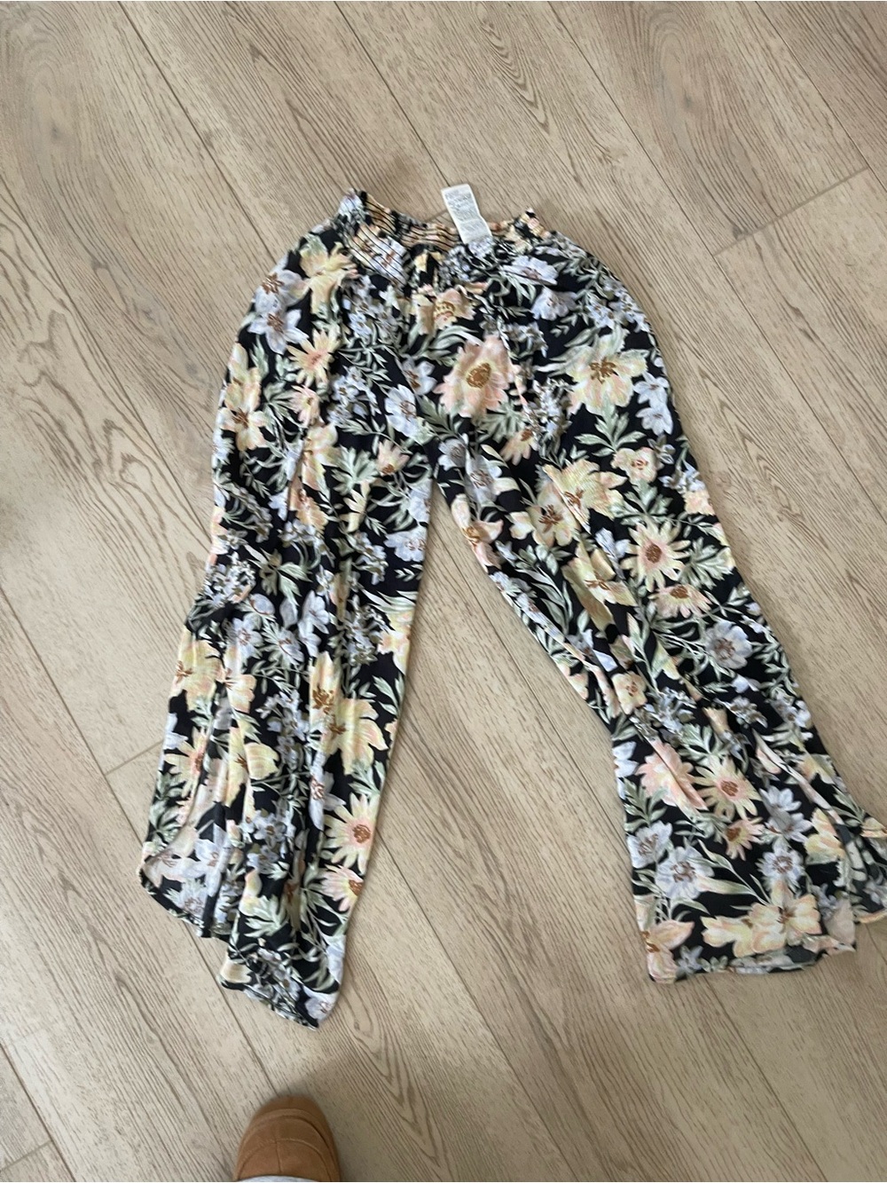 Billabong Floral Wide-Leg Women’s Pants in Black and Pastel Floral